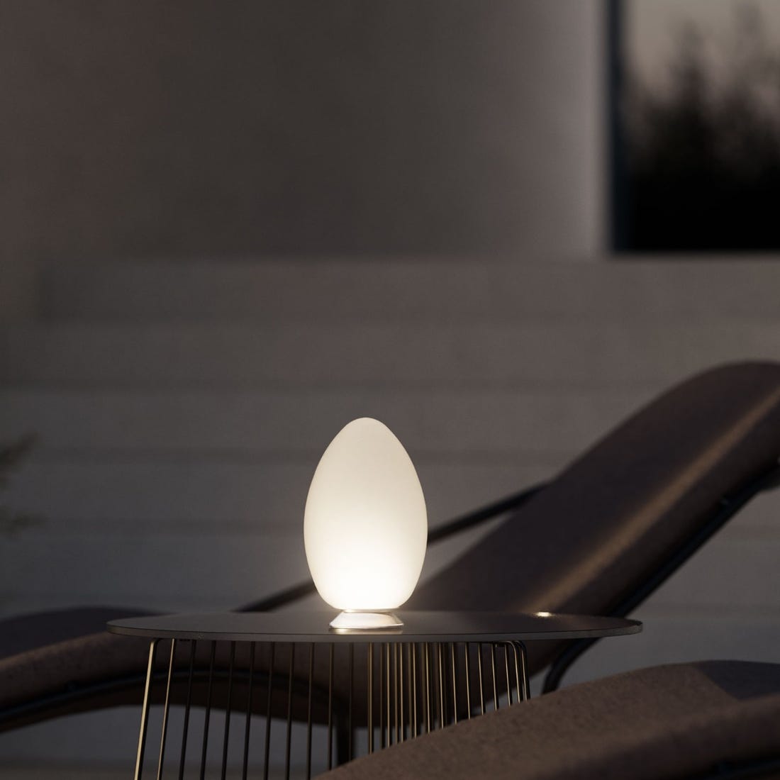 FontanaArte - Uovo Small Rechargeable Lamp in White, Glass