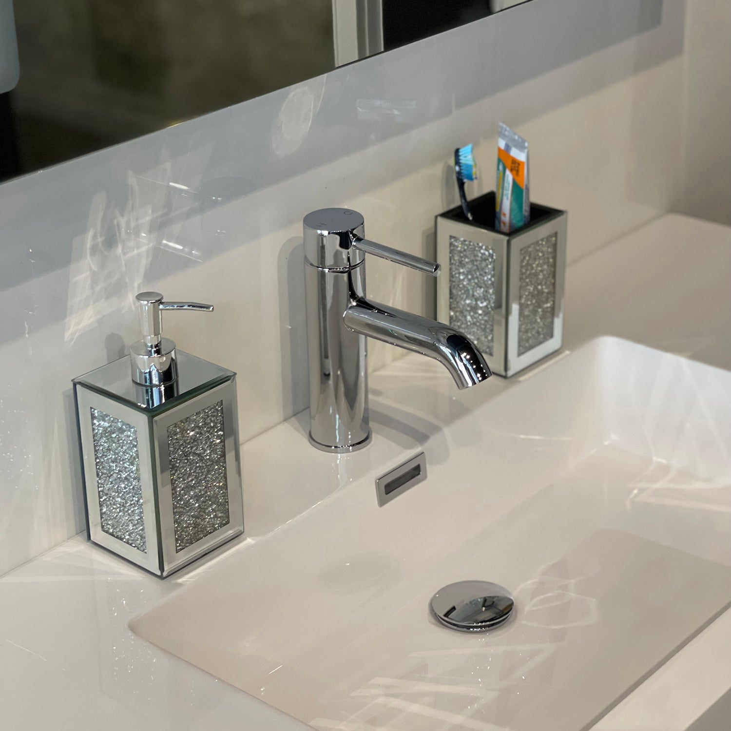 Furnings - Square Soap Dispenser and Toothbrush Holder in Gift Box, Silver Crushed Diamond Glass