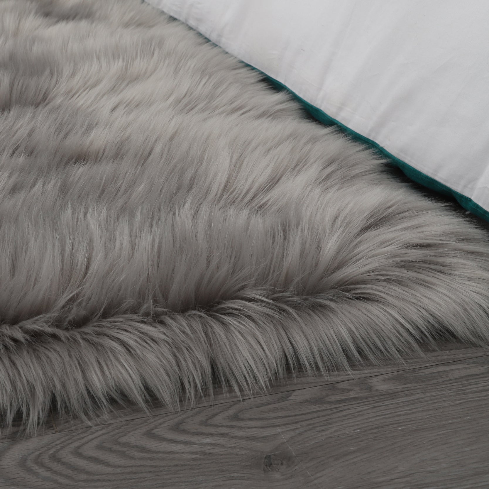 Furnings Cozy Ultra Soft Fluffy Faux Fur Light Gray Area Rug - 5'L x 3'W