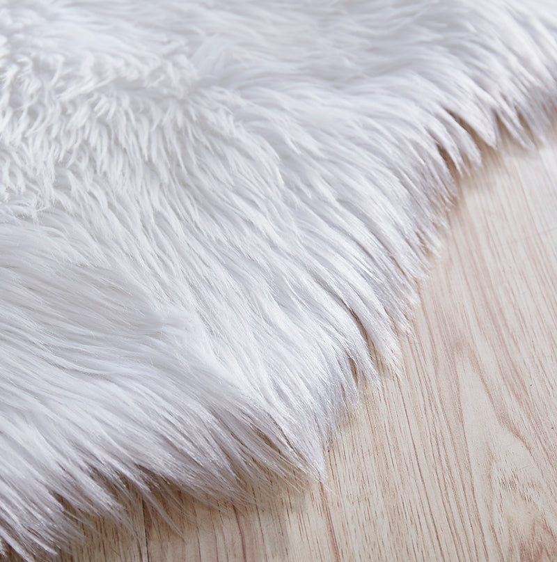 Furnings - Luxury White Faux Fur Decorative Rug 28" x 39"