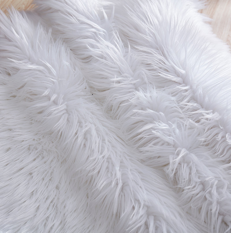 Furnings - Luxury White Faux Fur Decorative Rug 28" x 39"