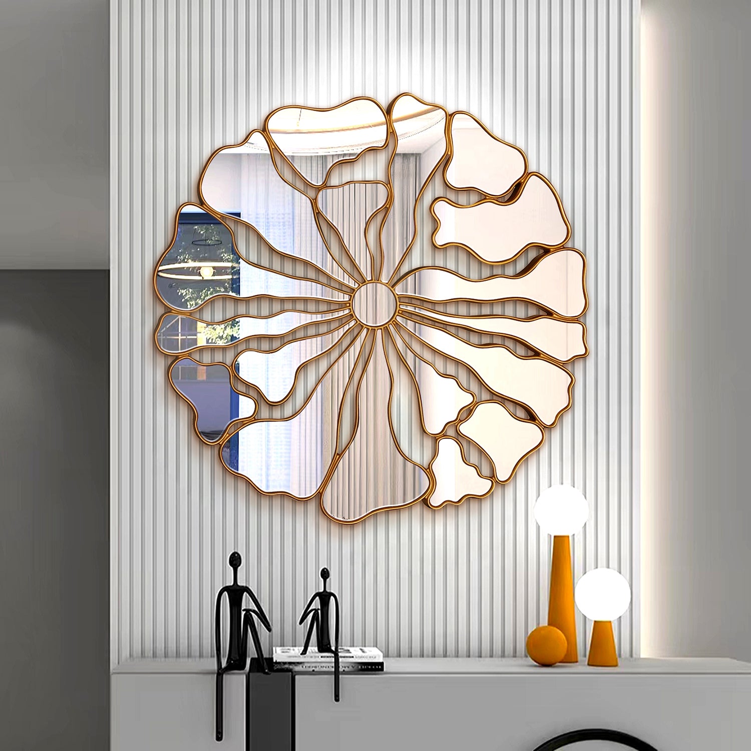 Furnings - Decorative Round Wall Mirror with Gold Frame in Unique and Modern Design