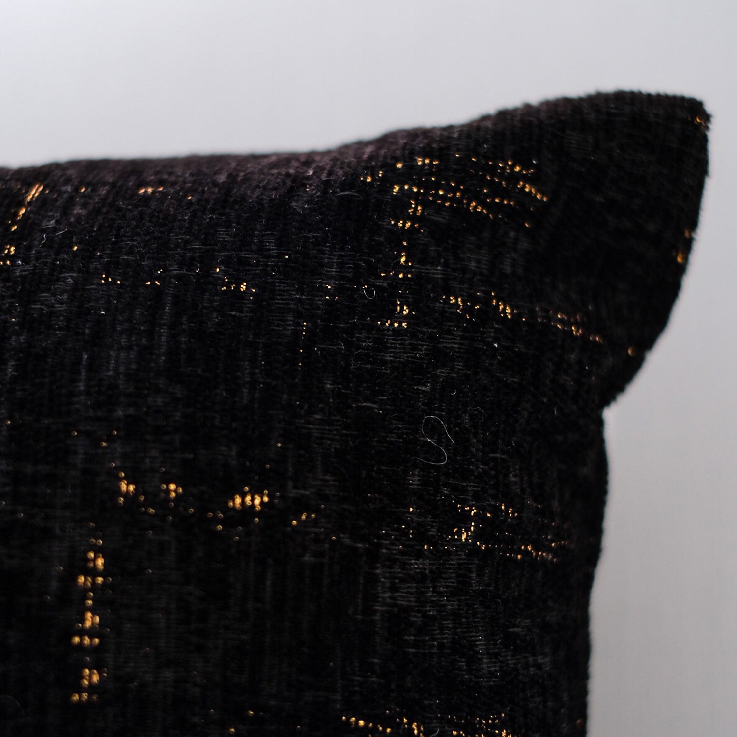 Furnings - Decorative Chenille Throw Pillow in Black and Gold