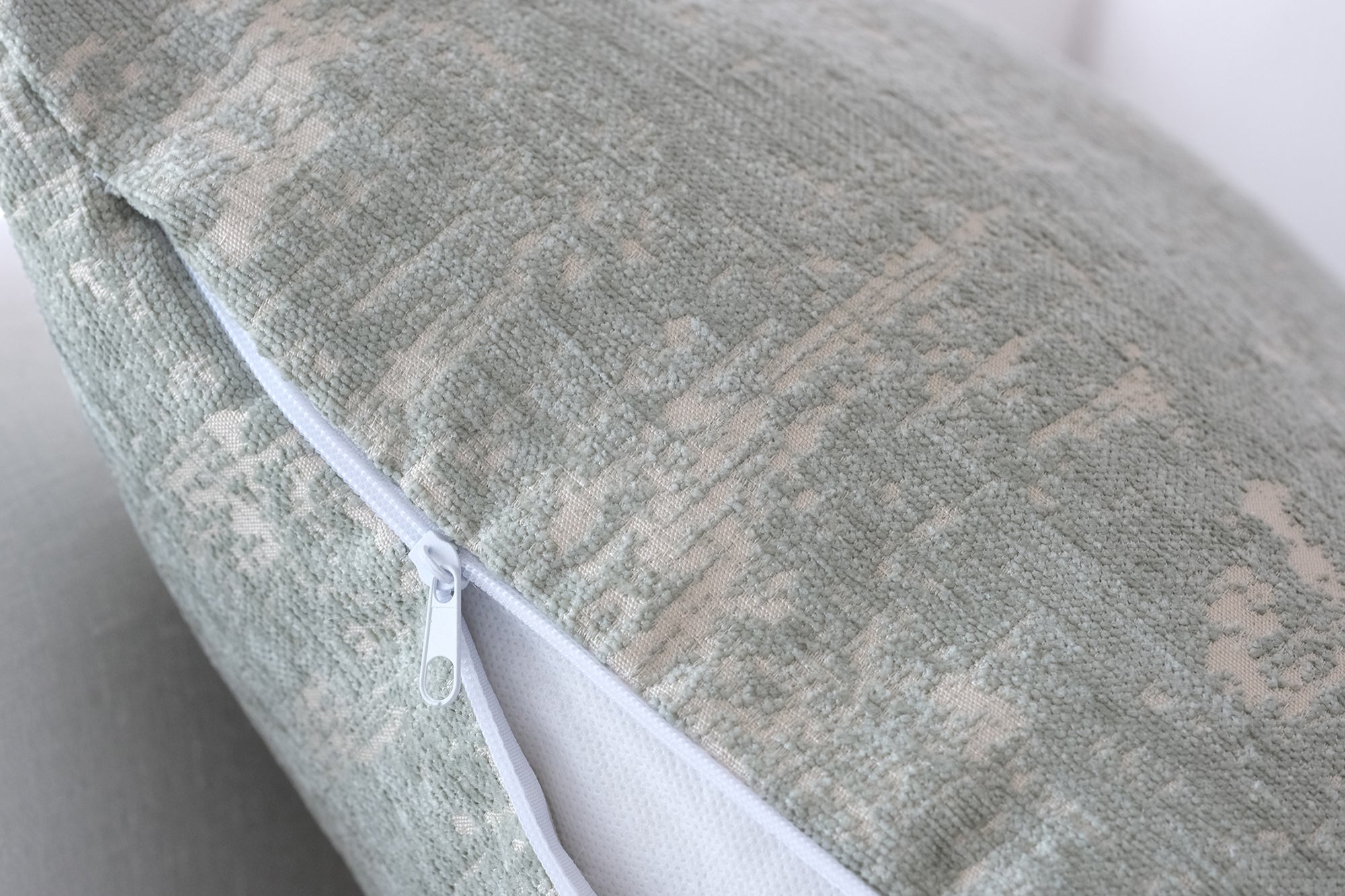 Furnings - Decorative Chenille Throw Pillow in Mint and Beige