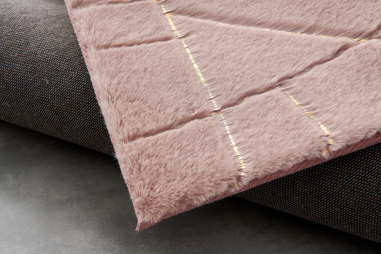 Furnings Lily Luxury Dust Pink Geometric Washable Abstract Gold-Gilded Chinchilla Faux Fur Area Rug - 3'L x 2'W