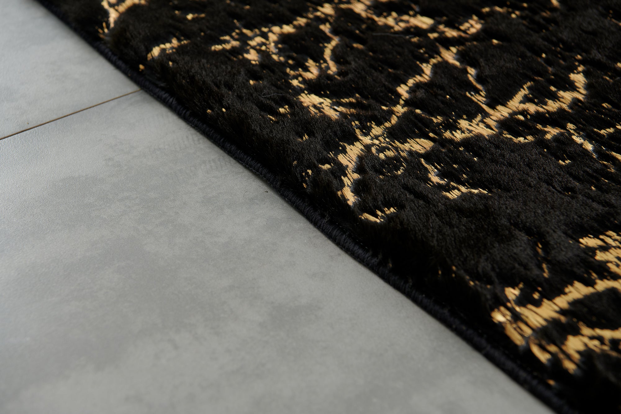 Furnings Lily Luxury Washable Black Abstract Gold-Gilded Chinchilla Faux Fur Area Rug - 9'L x 6'W