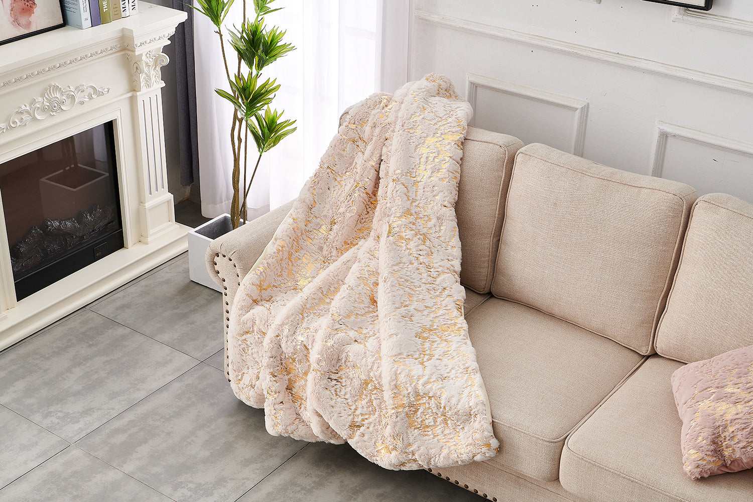 Furnings - Cassilda Luxury Chinchilla-like Faux Fur Beige and Gold Throw Blanket