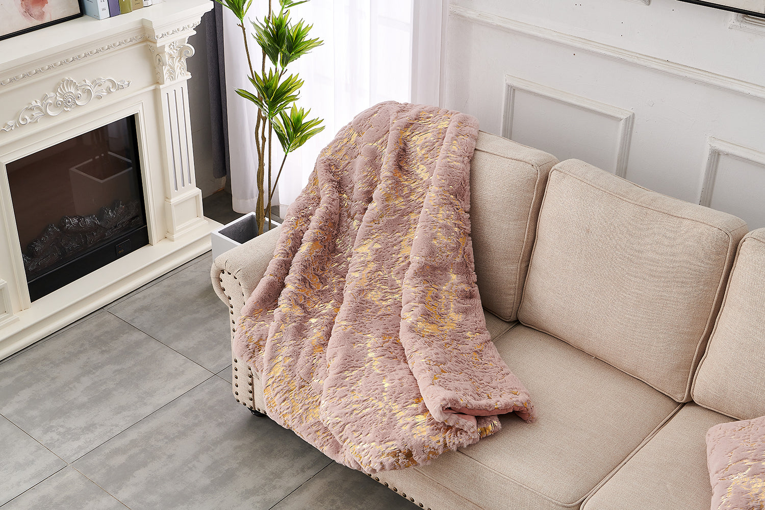 Furnings - Cassilda Luxury Chinchilla-like Faux Fur Pink and Gold Throw Blanket