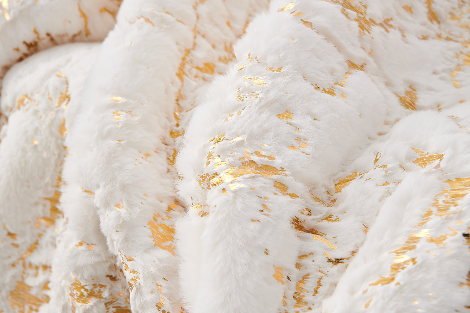 Furnings - Cassilda Luxury Chinchilla-like Faux Fur White and Gold Throw Blanket