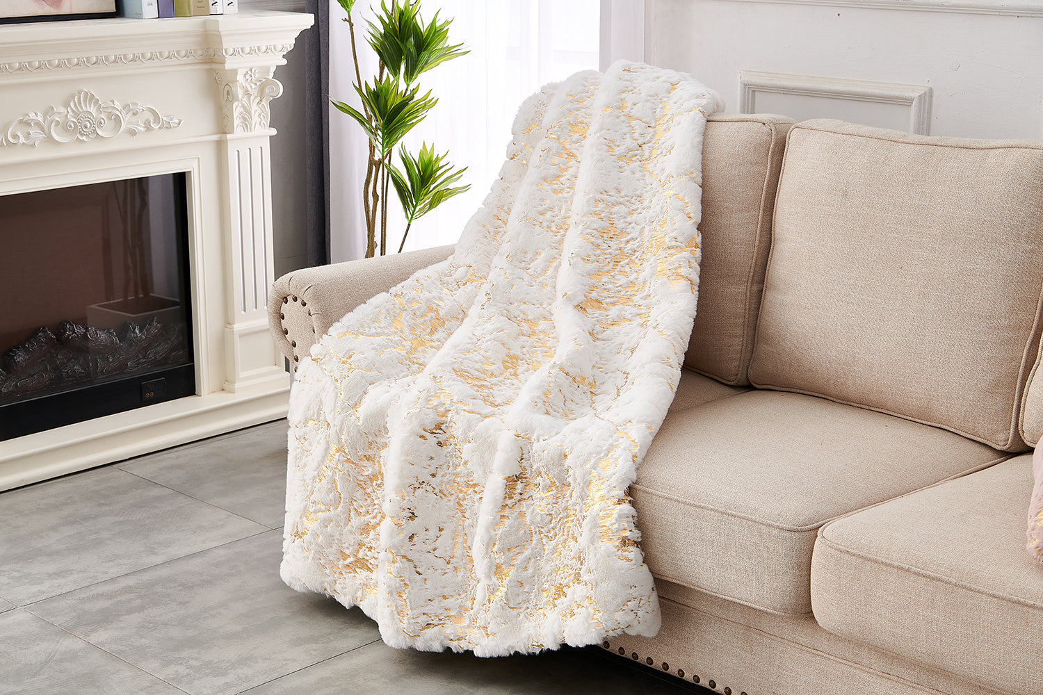 Furnings - Cassilda Luxury Chinchilla-like Faux Fur White and Gold Throw Blanket