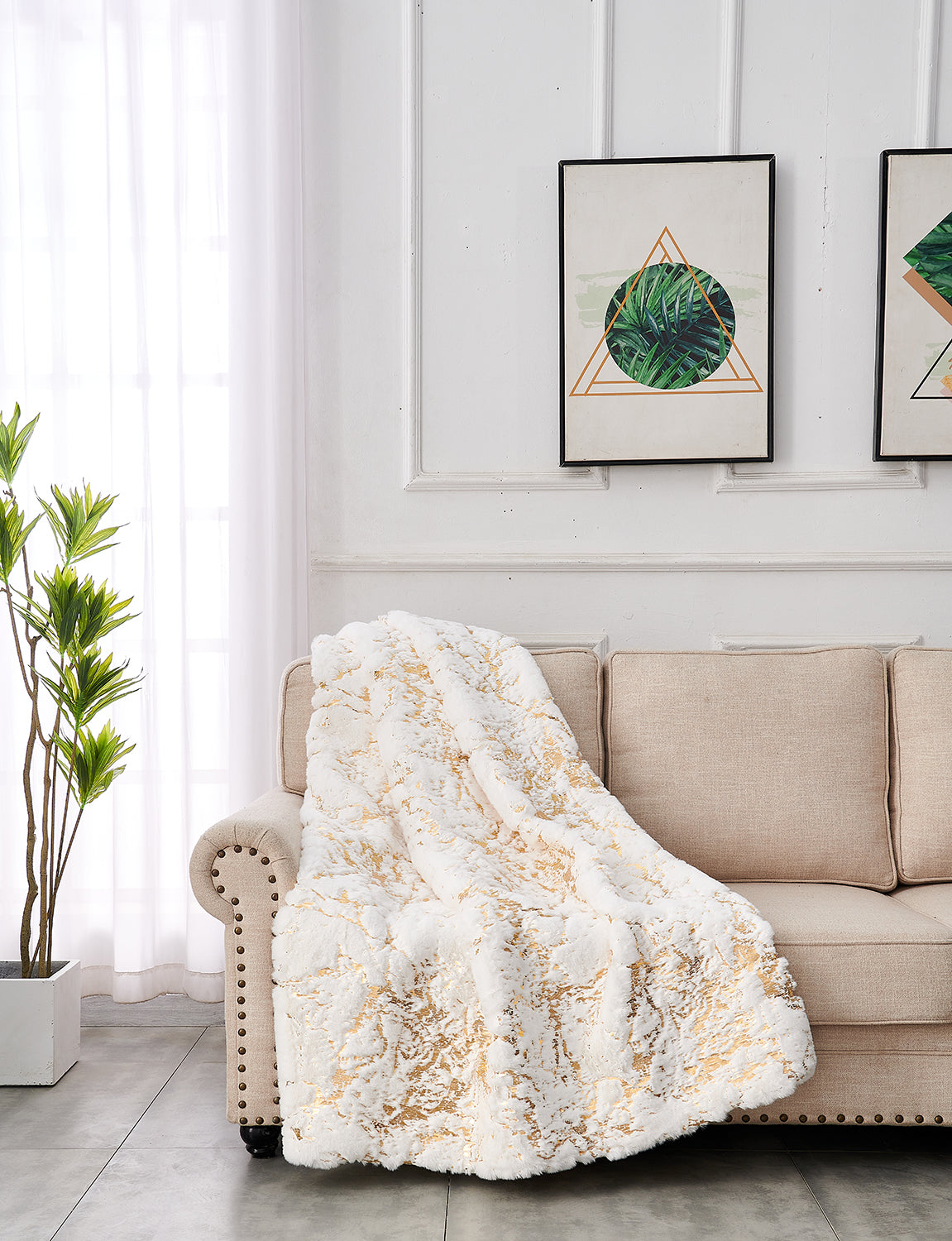 Furnings - Cassilda Luxury Chinchilla-like Faux Fur White and Gold Throw Blanket