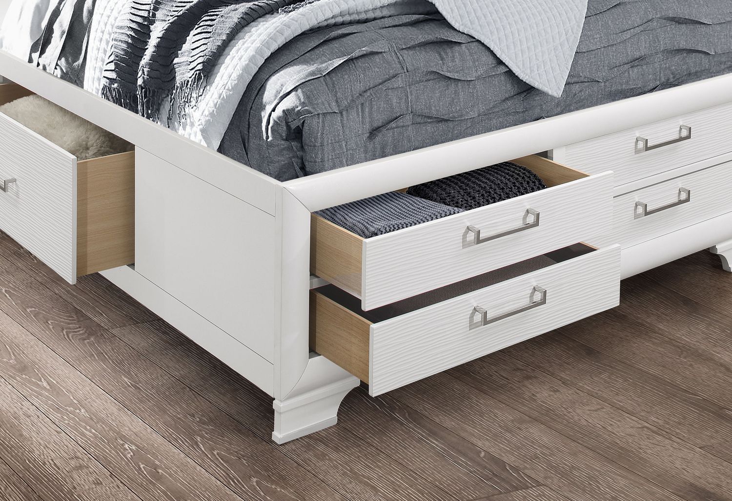 GF Jordyn White Queen Bed Group