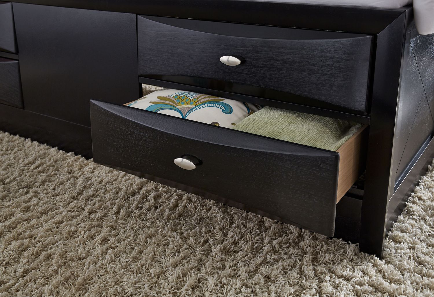 GF™ Linda Black King Bed