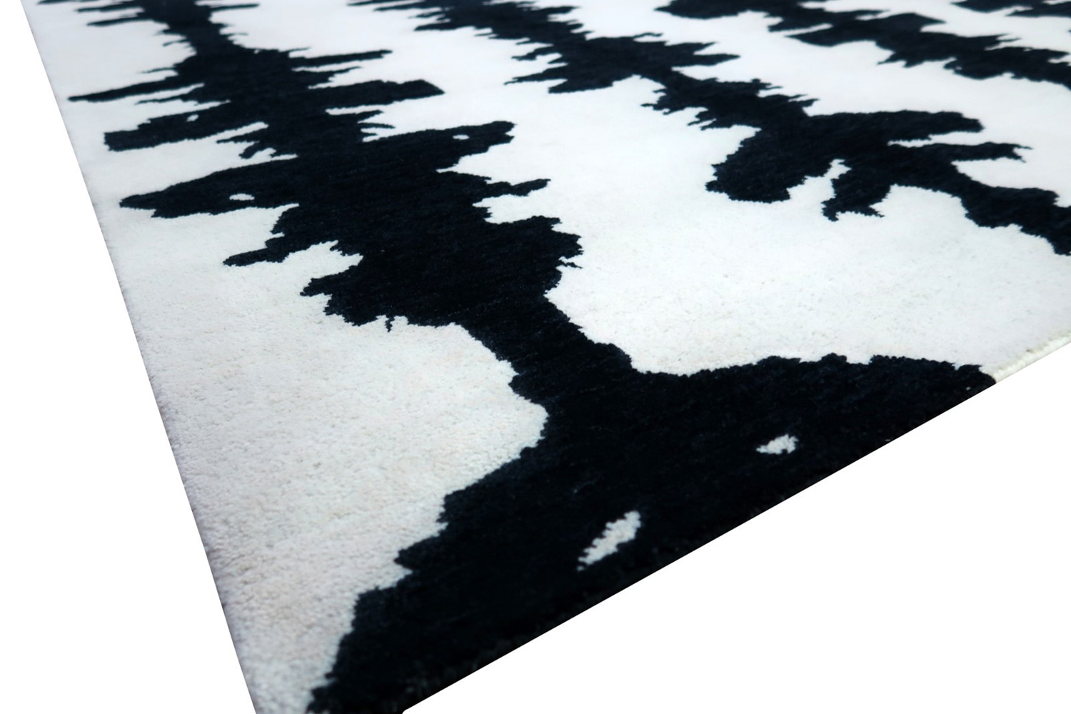 Gordian Rugs Ink Blot Designer Rug 7 - Black/White, 5" x 8"