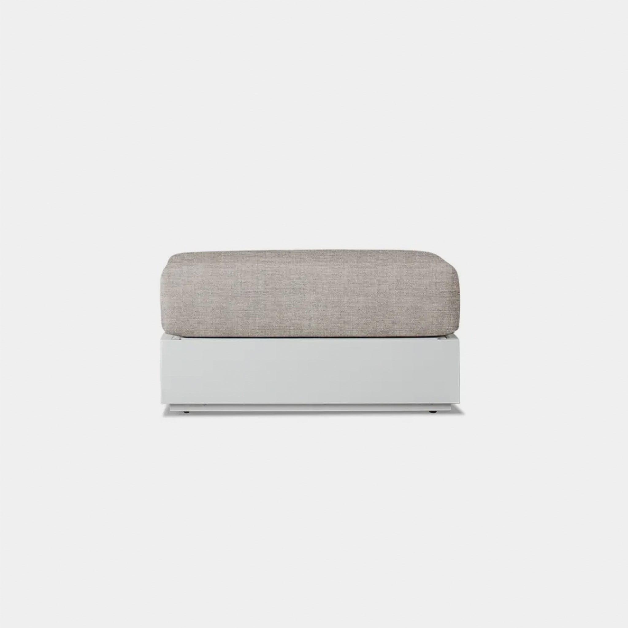 Harbour Hayman Ottoman - Aluminum Asteroid, Lisos Grafito, Batyline Silver