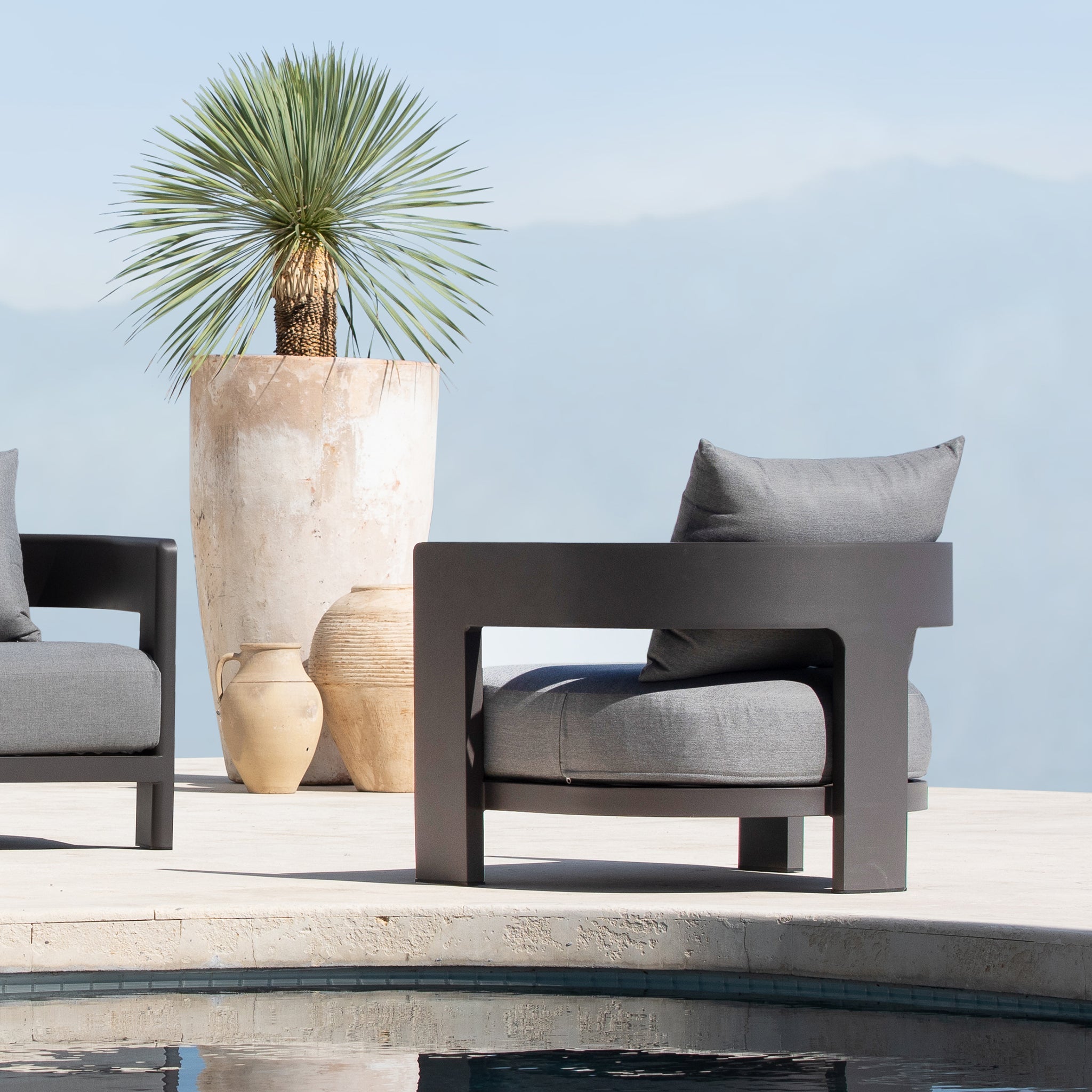 Harbour™ Victoria Lounge Chair - Aluminum Taupe, Siesta Indigo