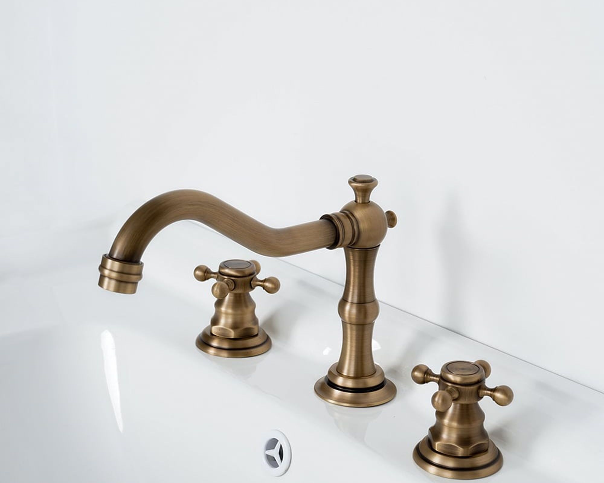 HMR Chester Traditional Double Handle Bathroom Widespread Sink Faucet