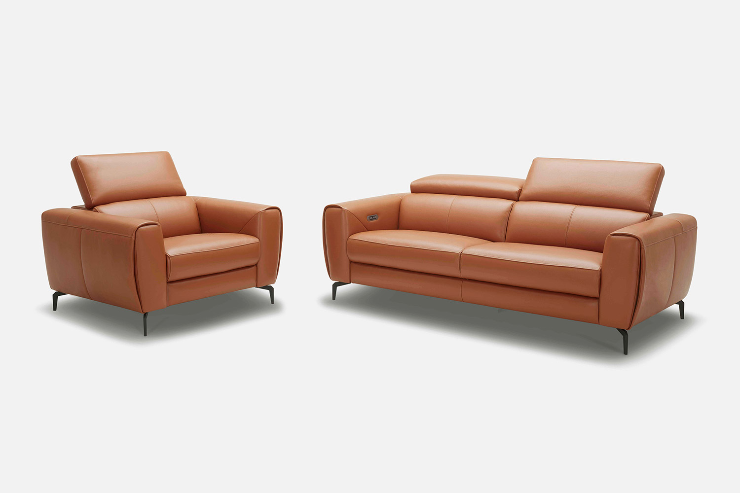 J&M Lorenzo Loveseat - Caramel