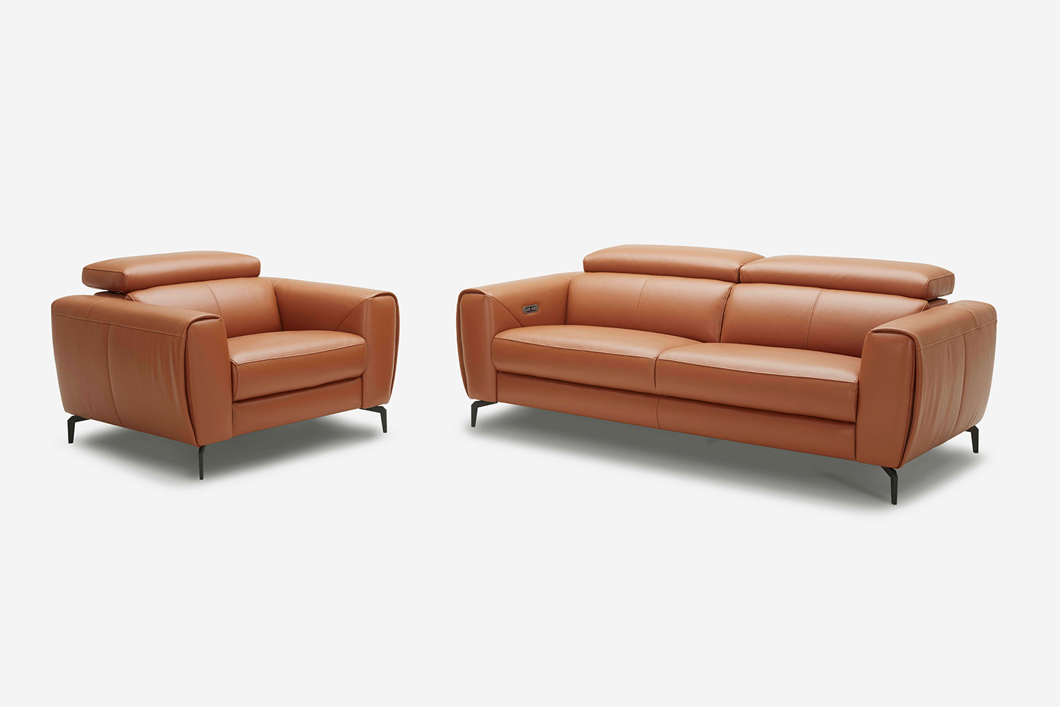 J&M Lorenzo Loveseat - Caramel