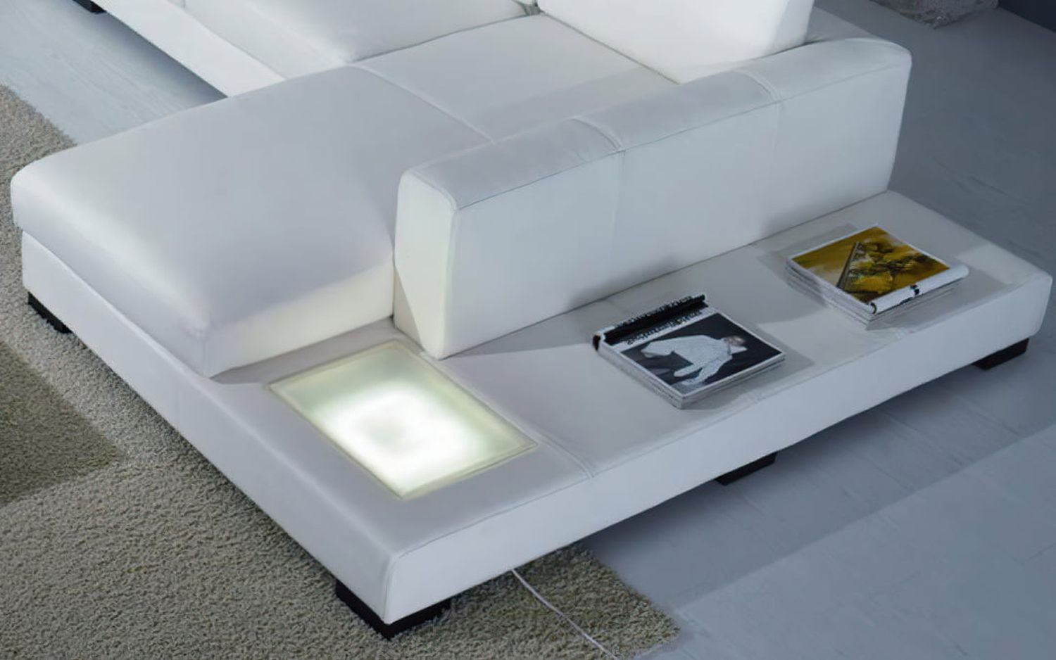 Jubilee - Snoe Modern Right Hand Facing Sectional with Led