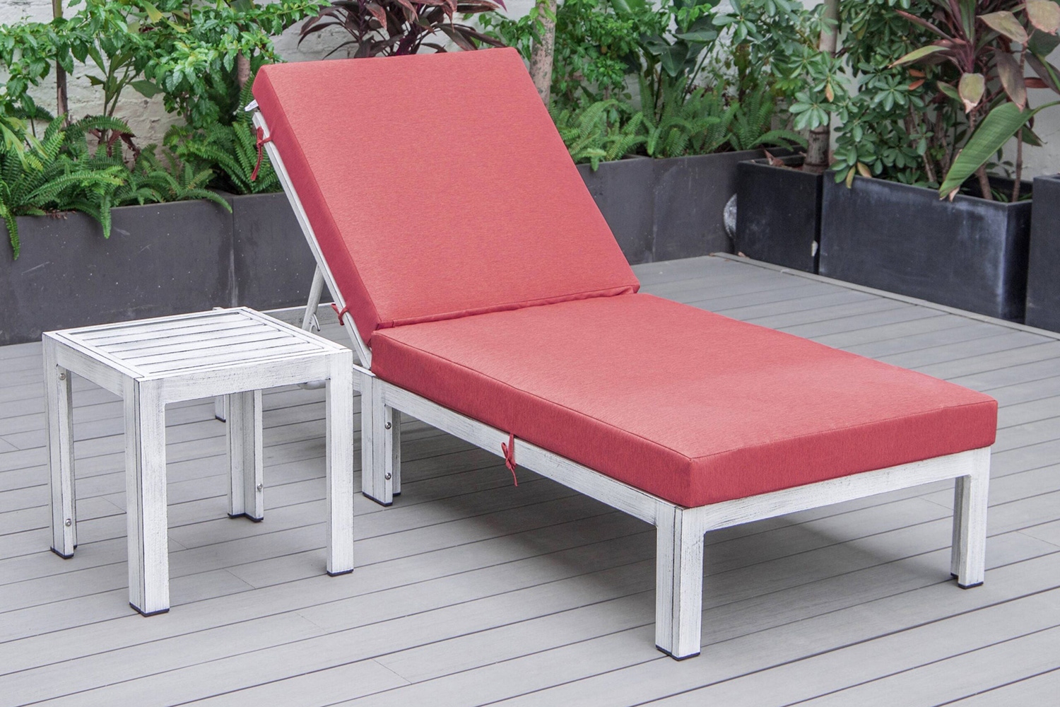 LeisureMod Chelsea Modern Outdoor Weathered Gray Chaise Lounge Chair with Side Table and Cushions - Red