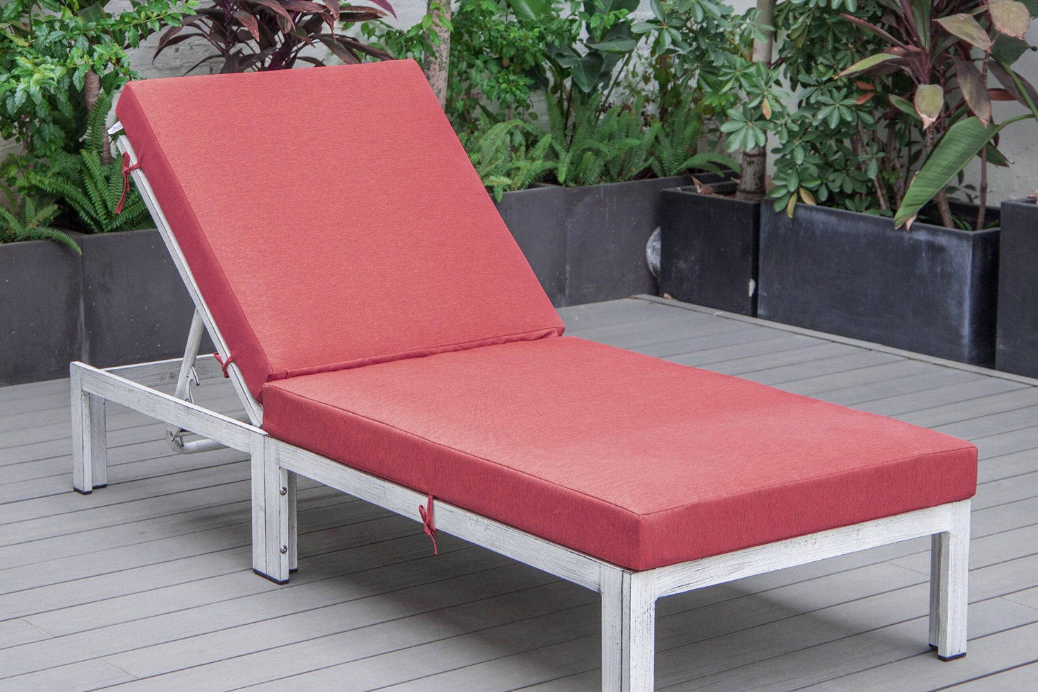 LeisureMod Chelsea Modern Outdoor Weathered Gray Chaise Lounge Chair with Cushions - Red