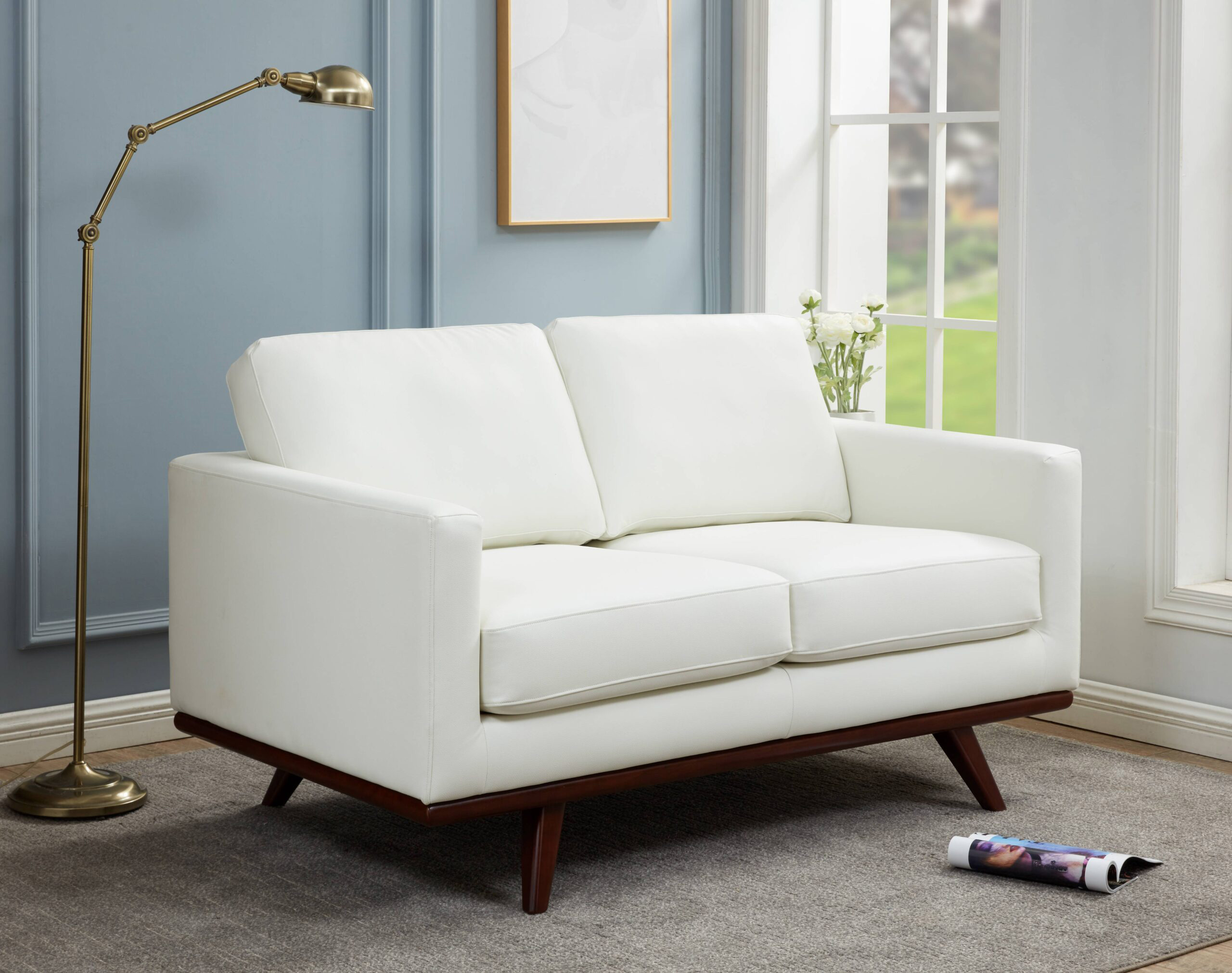 LeisureMod Chester Modern Leather Loveseat With Birch Wood Base