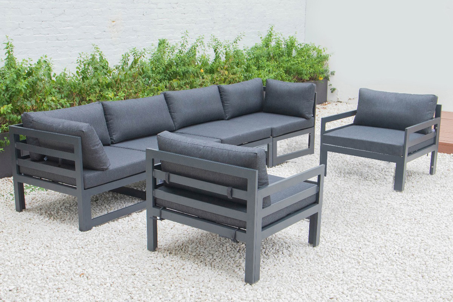 LeisureMod Chelsea 6-Piece Patio Armchair Sectional Black Aluminum with Cushions - Black