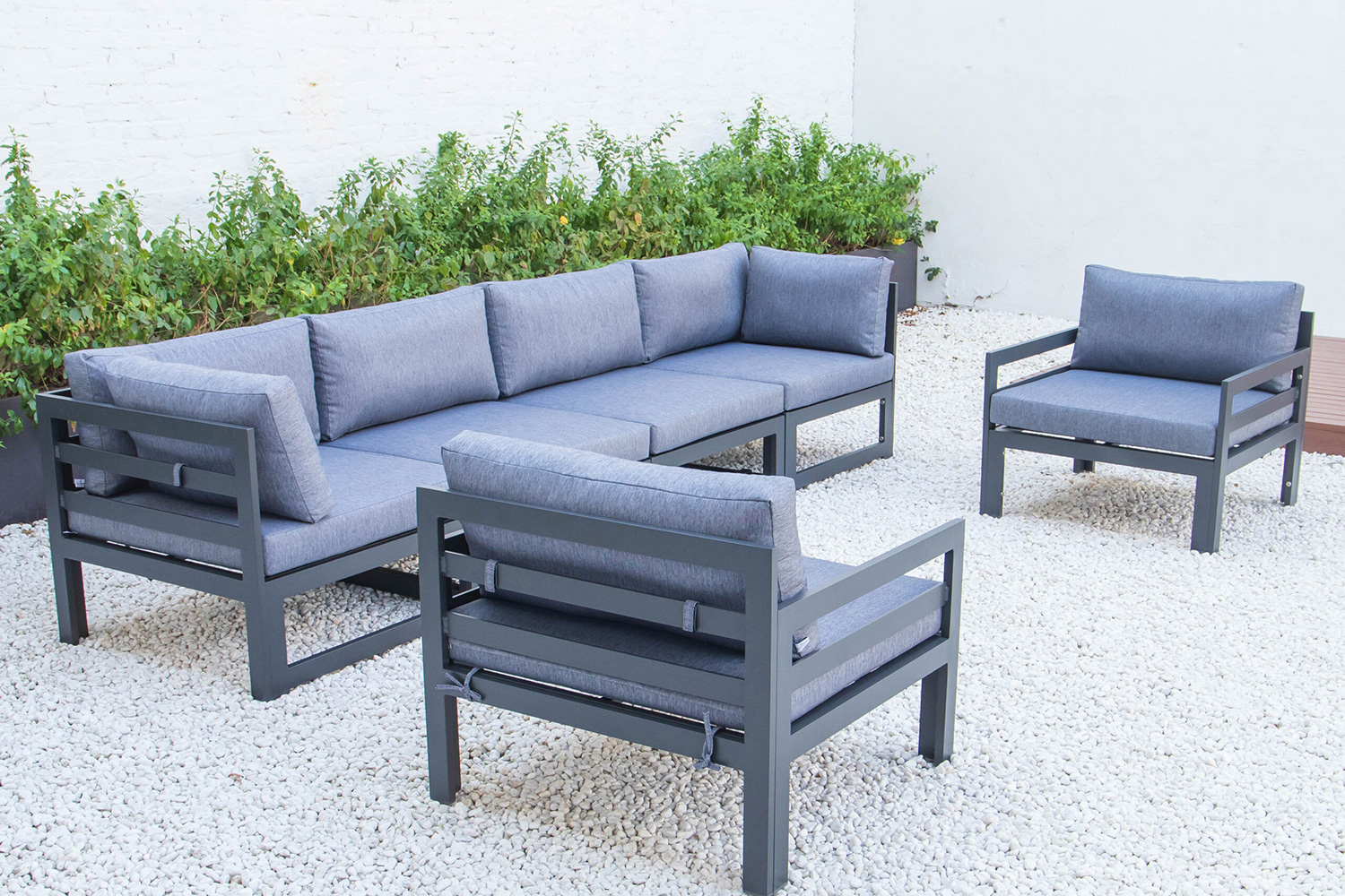 LeisureMod Chelsea 6-Piece Patio Armchair Sectional Black Aluminum with Cushions - Blue