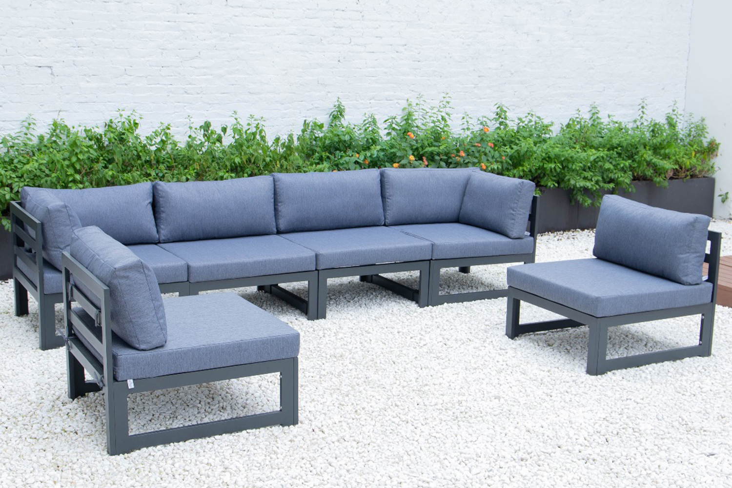 LeisureMod Chelsea 6-Piece Patio Sectional In Black Aluminum with Cushions - Blue