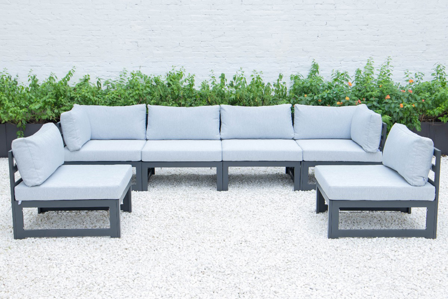 LeisureMod Chelsea 6-Piece Patio Sectional In Black Aluminum with Cushions - Light Gray