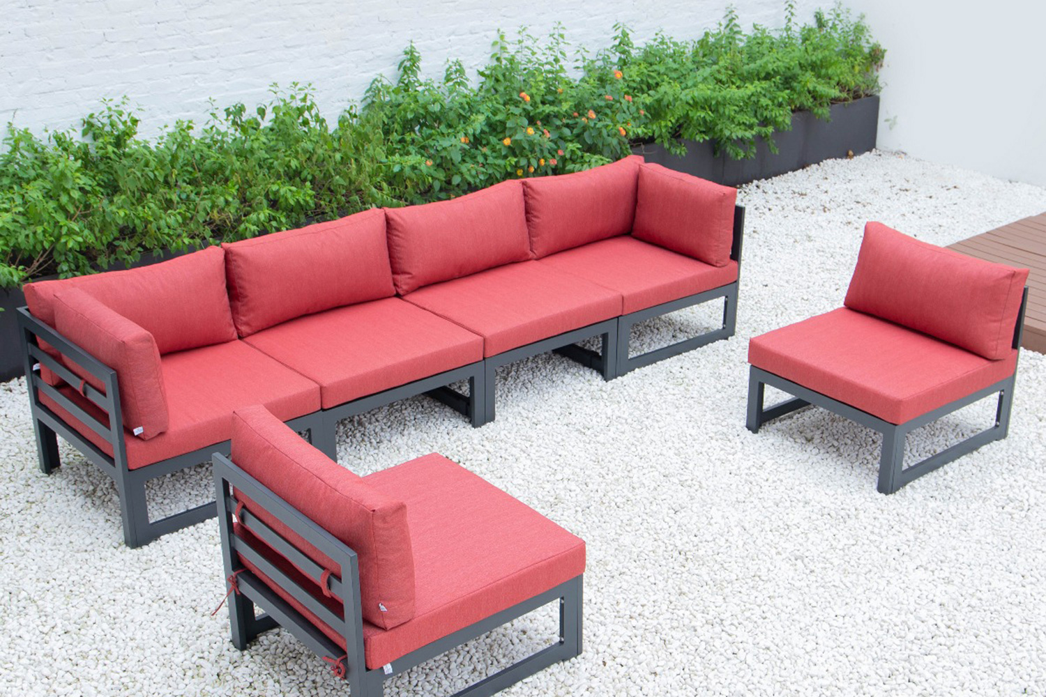 LeisureMod Chelsea 6-Piece Patio Sectional In Black Aluminum with Cushions - Red