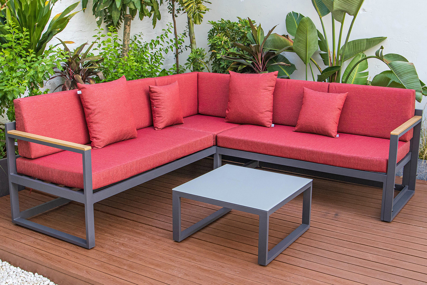 LeisureMod Chelsea Black Sectional with Adjustable Headrest and Coffee Table with Cushions - Red