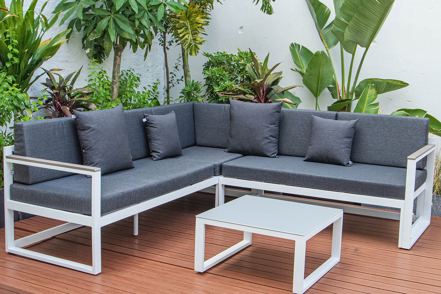 LeisureMod Chelsea White Sectional with Adjustable Headrest and Coffee Table with Cushions - Black