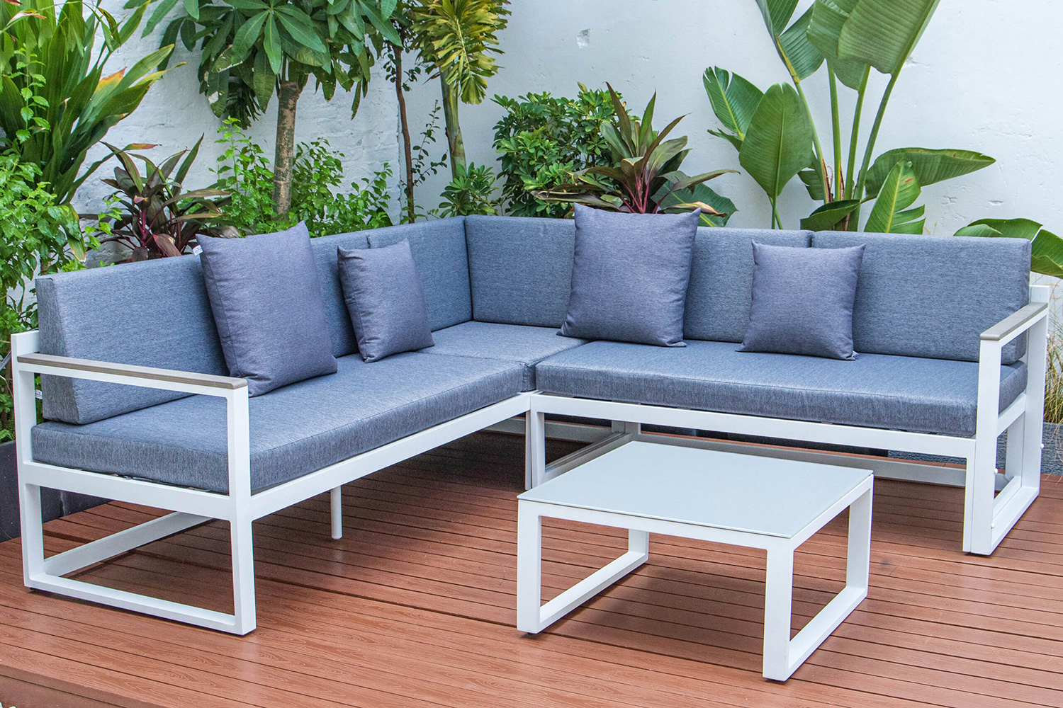 LeisureMod Chelsea White Sectional with Adjustable Headrest and Coffee Table with Cushions - Blue