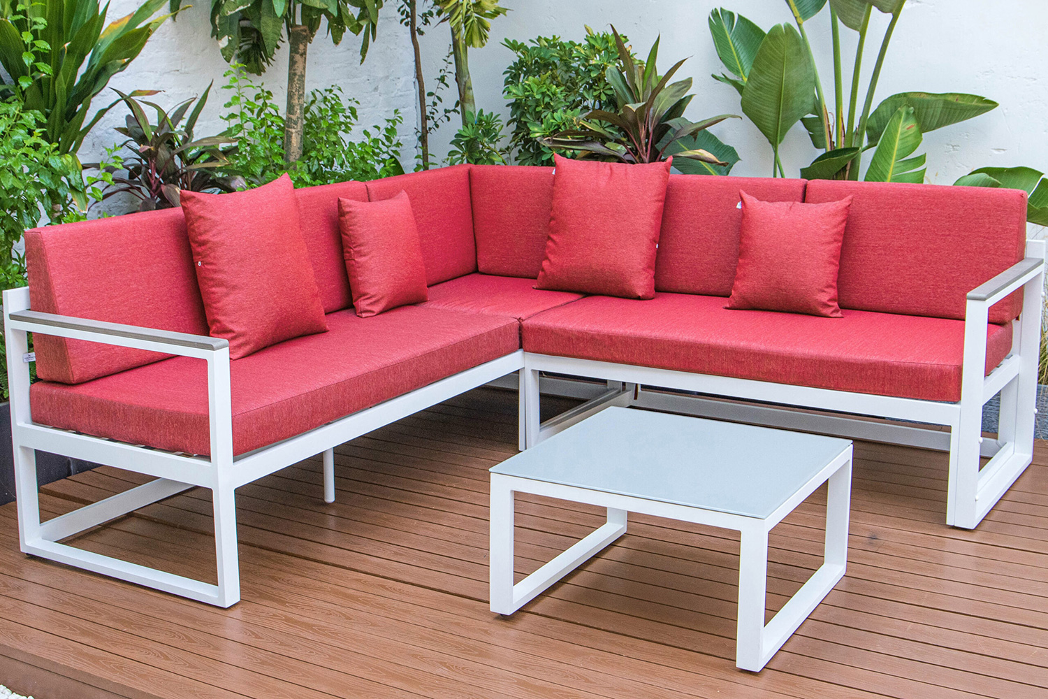 LeisureMod Chelsea White Sectional with Adjustable Headrest and Coffee Table with Cushions - Red