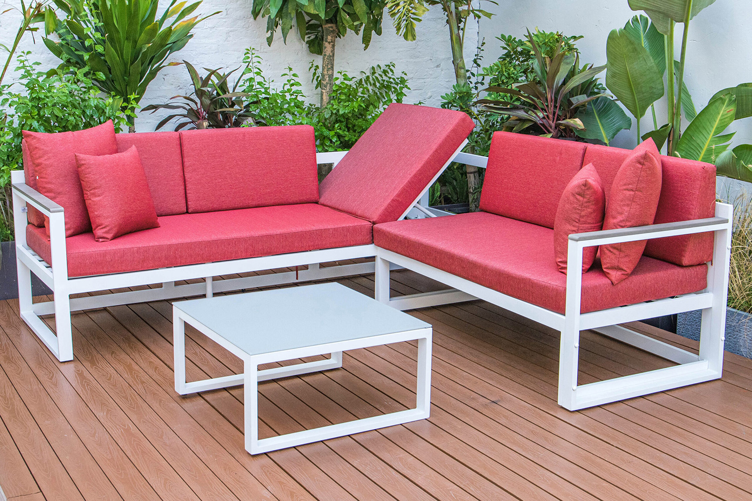 LeisureMod Chelsea White Sectional with Adjustable Headrest and Coffee Table with Cushions - Red