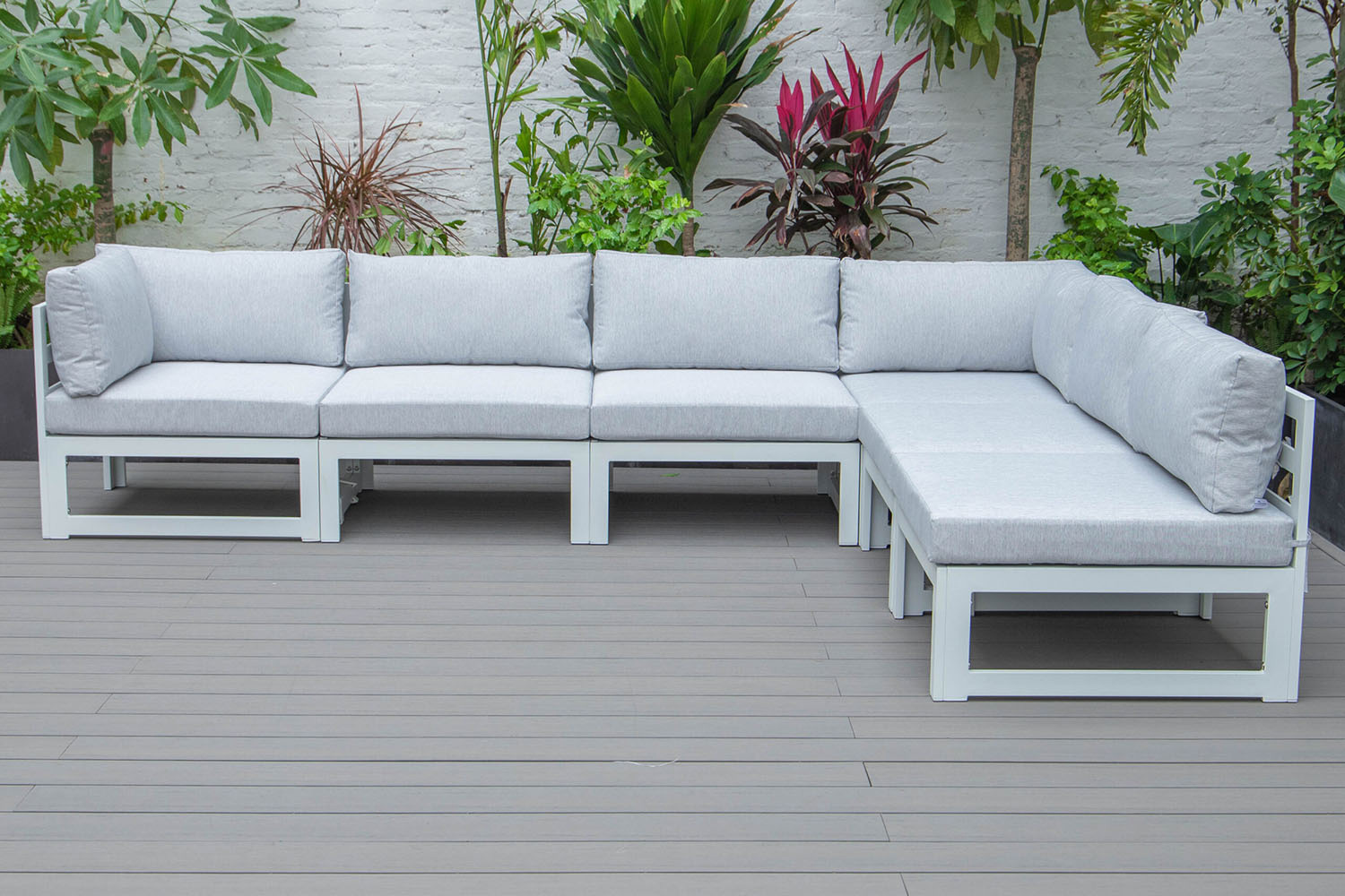 LeisureMod Chelsea 6-Piece Patio Sectional In White Aluminum with Cushions - Light Gray