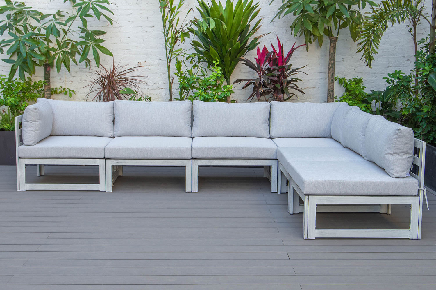 LeisureMod Chelsea 6-Piece Patio Sectional In Weathered Gray Aluminum with Cushions - Light Gray