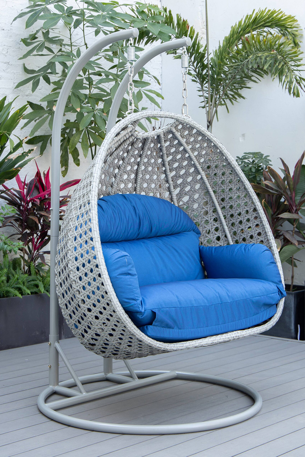 LeisureMod Mendoza Light Gray Wicker Hanging 2 Person Egg Swing Chair with Cushions - Blue