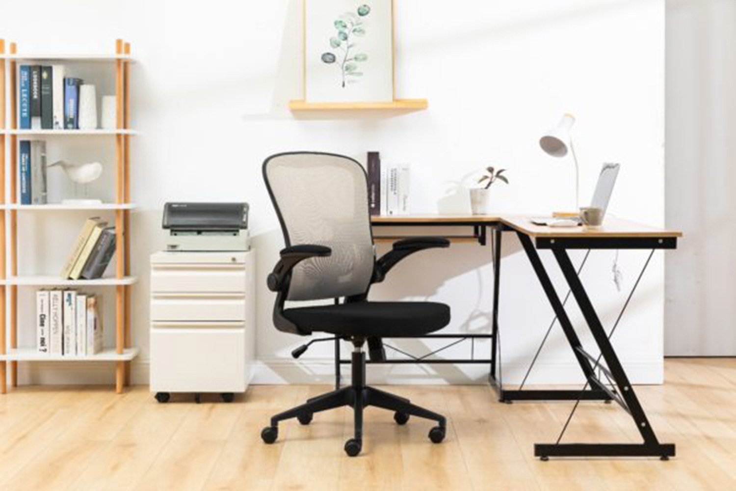 LeisureMod™ Newton Mesh Office Chair - Beige