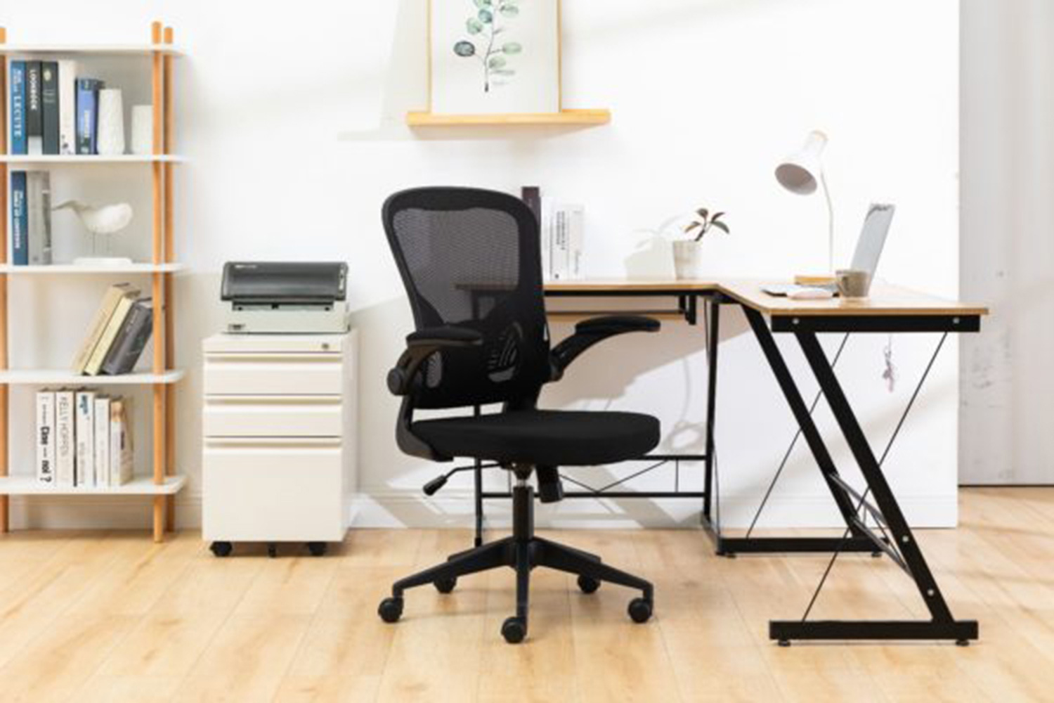 LeisureMod™ Newton Mesh Office Chair - Black