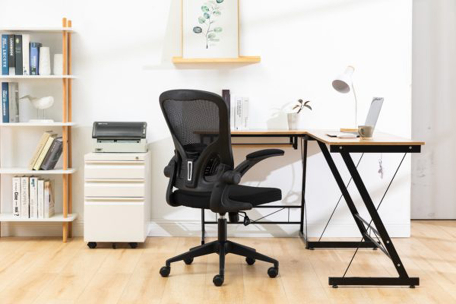 LeisureMod™ Newton Mesh Office Chair - Black