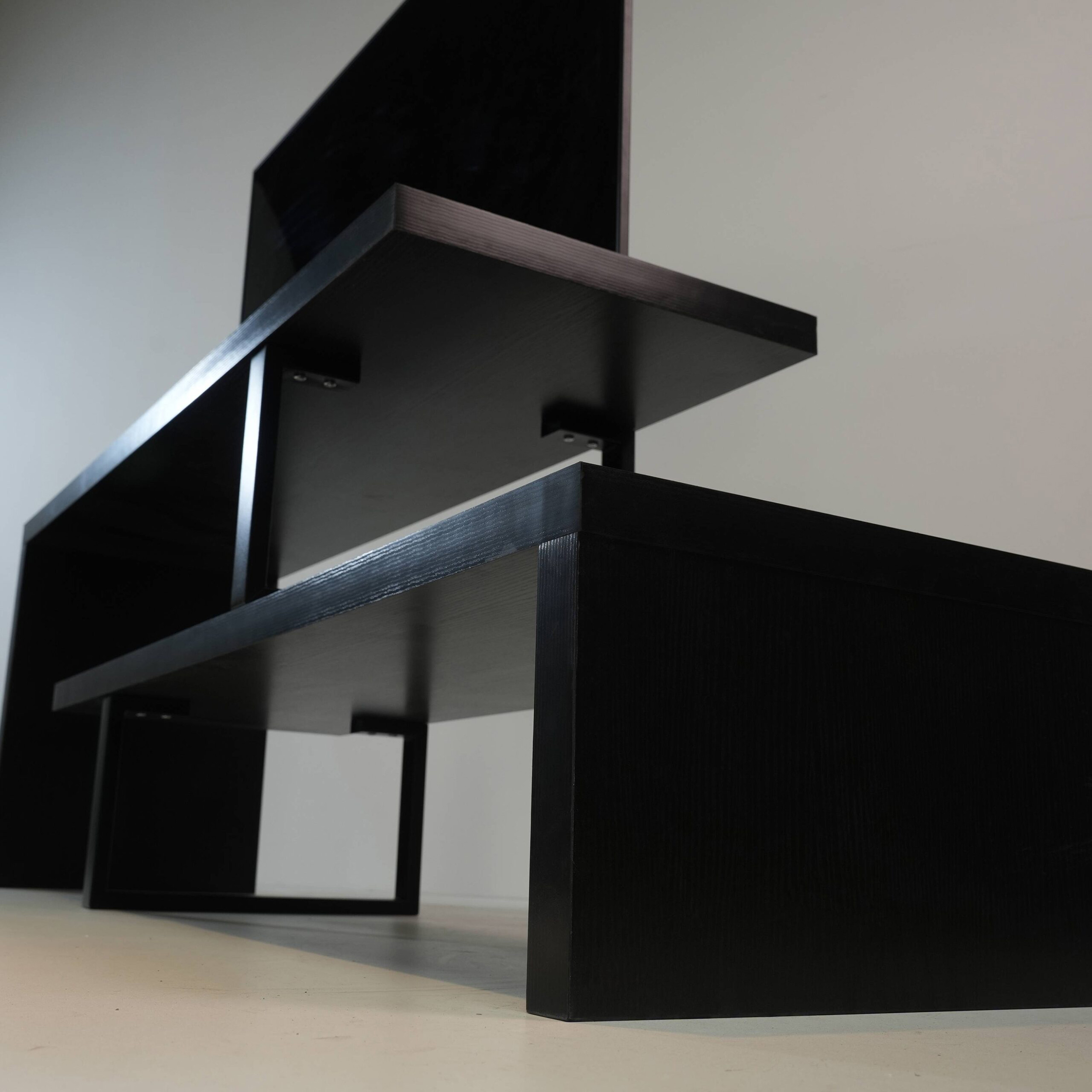 LeisureMod Orford Mid-Century Modern TV Stand with MDF Shelves and Powder Coated Iron Legs - Ebony