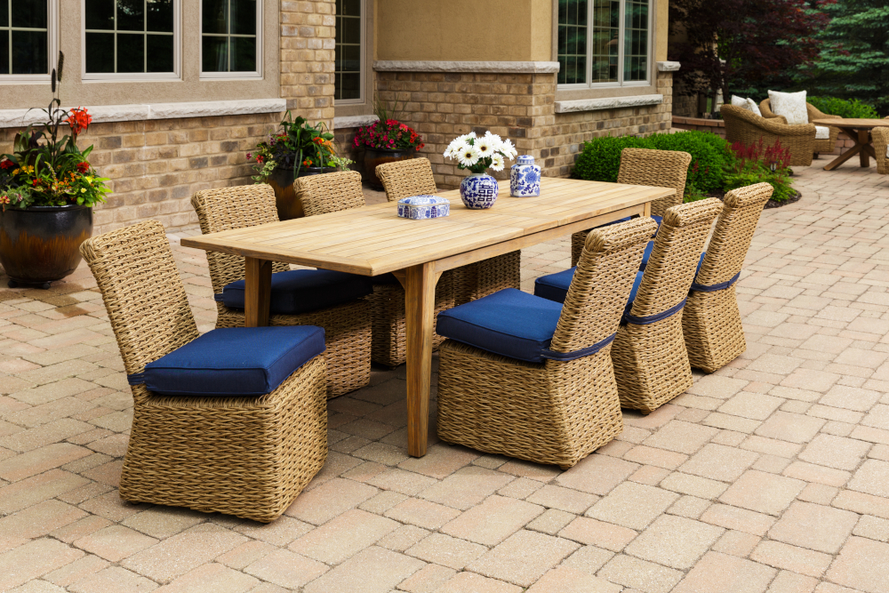 Lloyd Flanders - Teak 86-110" Double Butterfly Leaf Umbrella Table