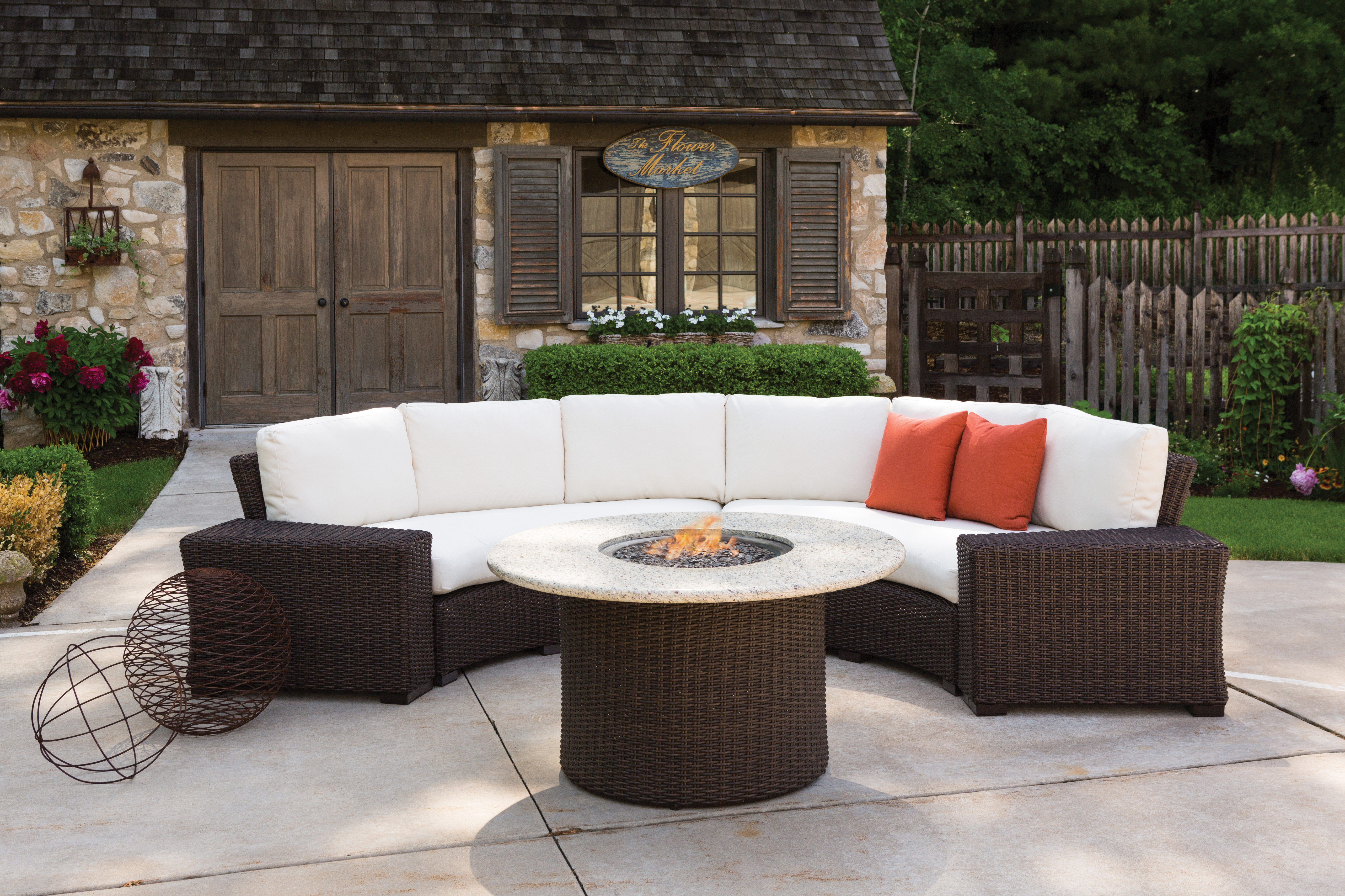 Lloyd Flanders - Mesa 48" Round Fire Table