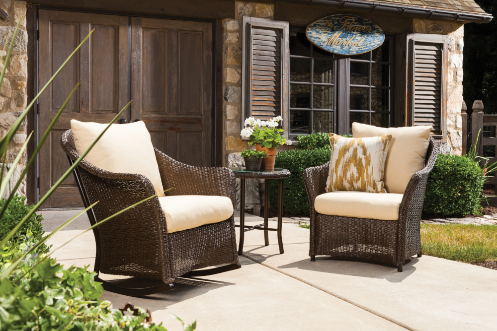 Lloyd Flanders™ Loom 20" Round End Table - White