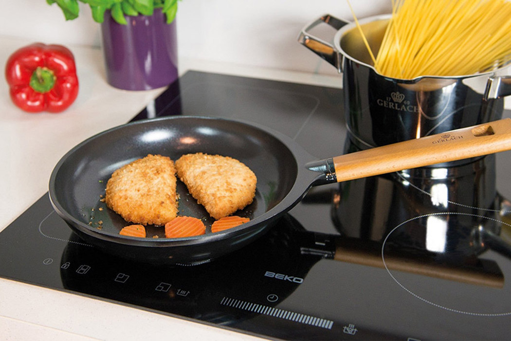 Maxima™ Natur Non-Stick Frying Pan with Lid 9.4" - Black