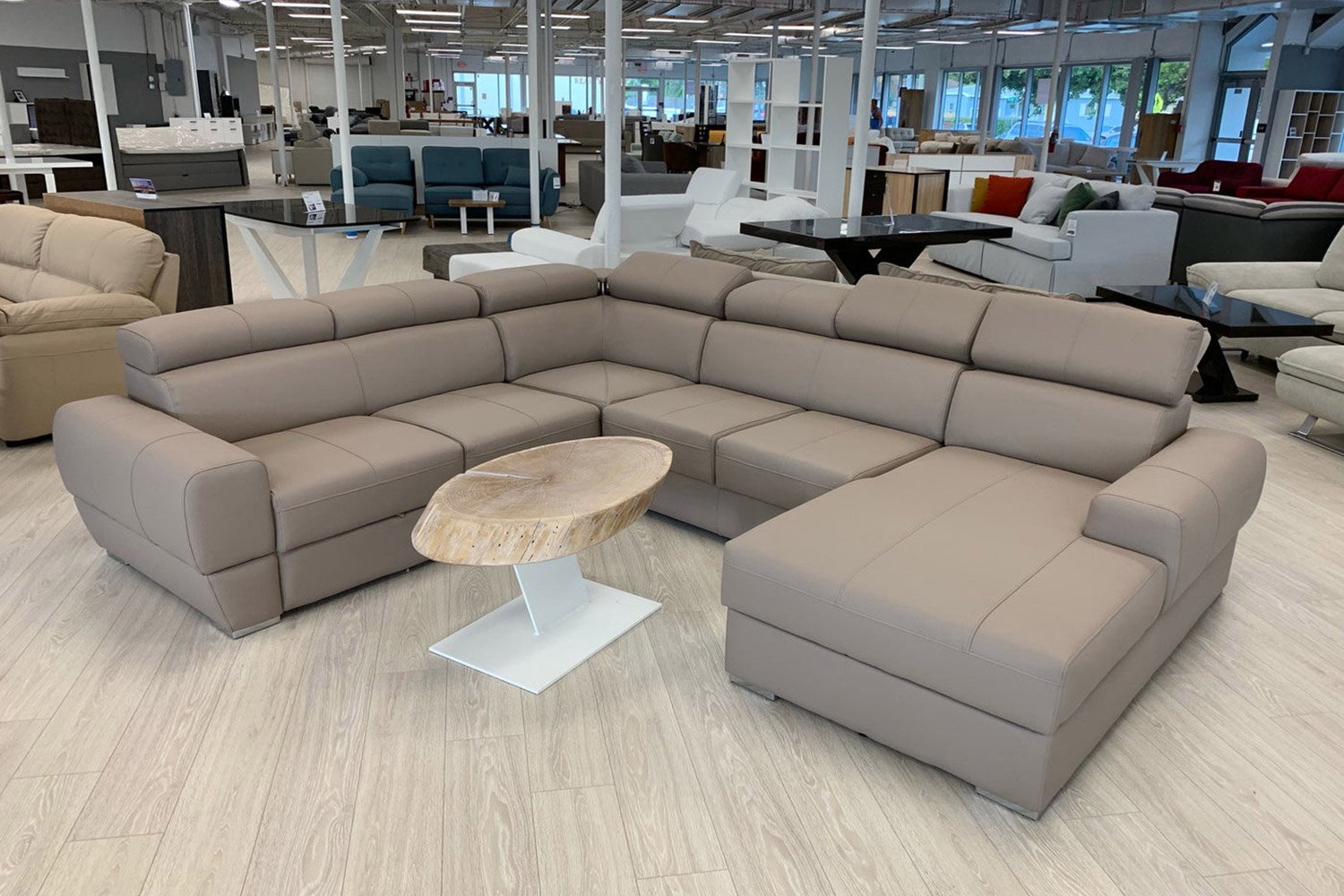 Maxima - Vento Large Sleeper Sectional