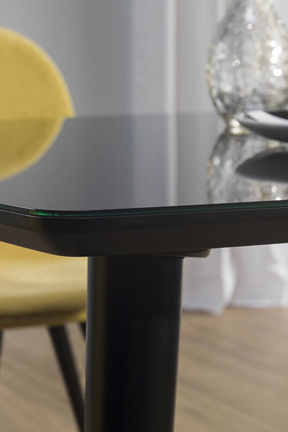 Maxima - Essai Rectangular Glass Top Dining Table